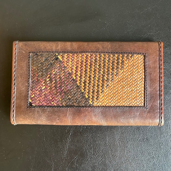 Vintage Brown Leather Tri-Fold Clasp Closure Wallet with Woven Details - Picture 3 of 12